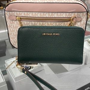Michael Kors Large Leather Smartphone Wristlet Wallet Phoneholder
Racing Green